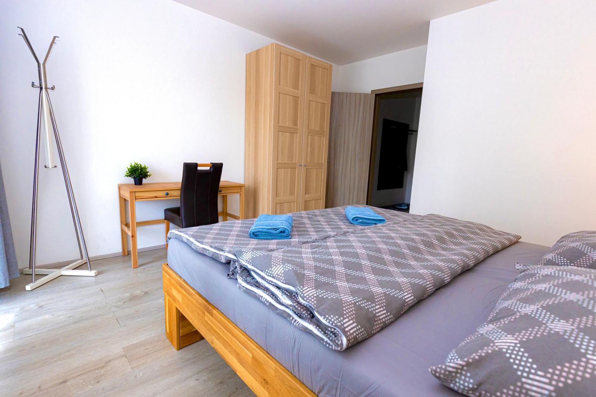 Modern Apartment • Garden • Near The City Center プラハ エクステリア 写真